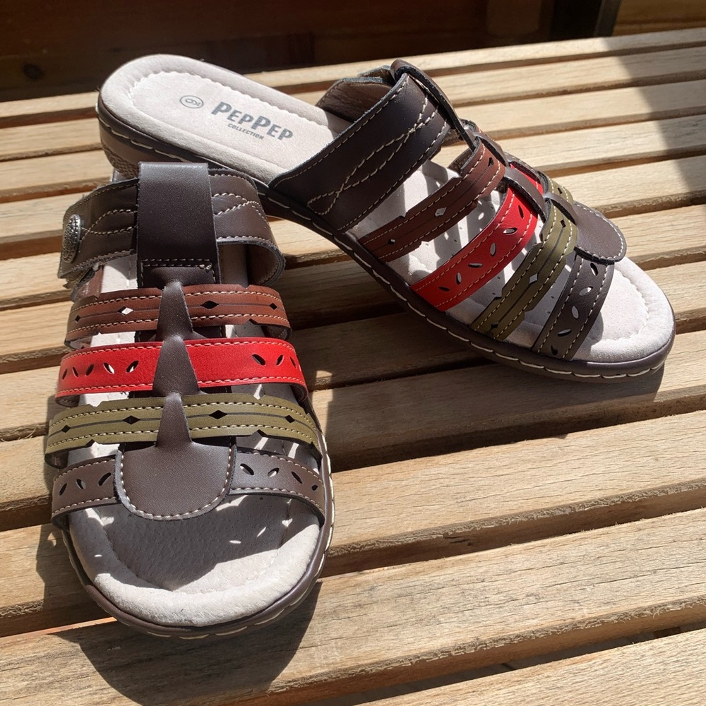Adorable Open Toe Sandals, Great Colors, Low Heel, Comfy, Brand New in Box!